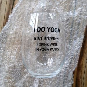 🌹Graphic Yoga Wine Glass